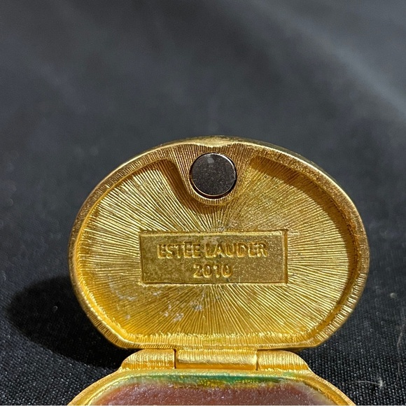 Estee Lauder Blue and Gold solid perfume compact with Classic Cameo Design - Picture 5 of 8